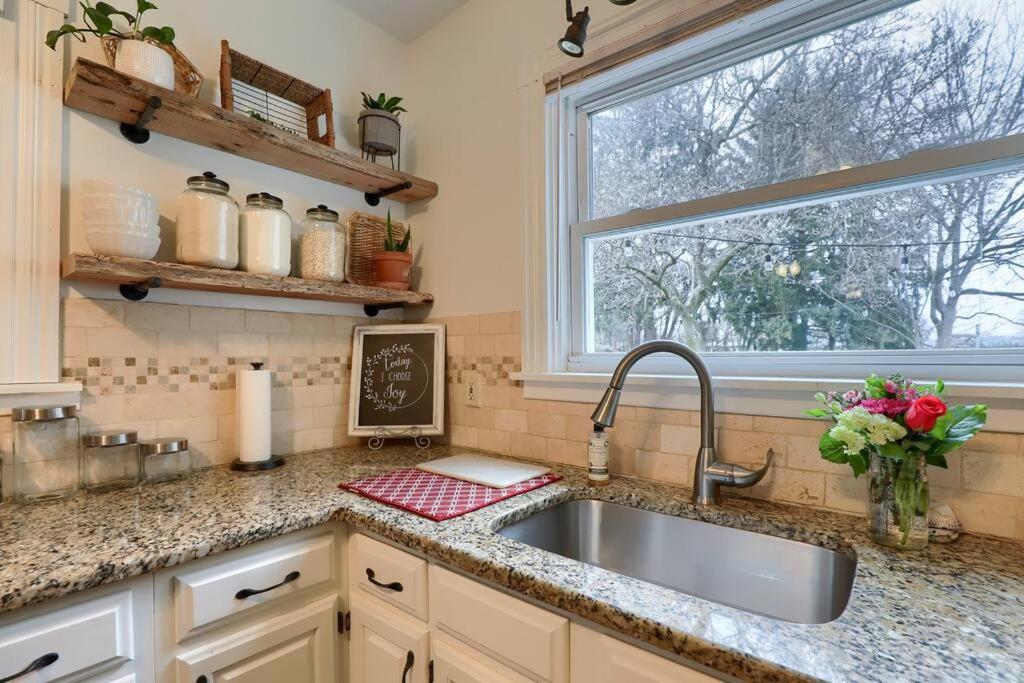 Rare City Home W/ Backyard Fire-Pit & Hottub Lancaster Exterior photo