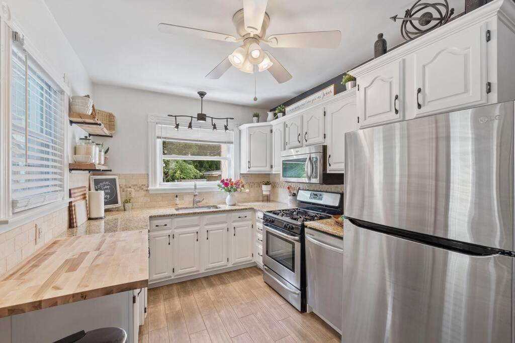 Rare City Home W/ Backyard Fire-Pit & Hottub Lancaster Exterior photo