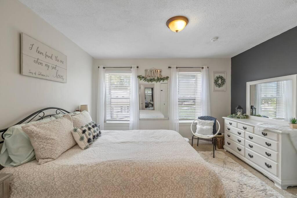 Rare City Home W/ Backyard Fire-Pit & Hottub Lancaster Exterior photo