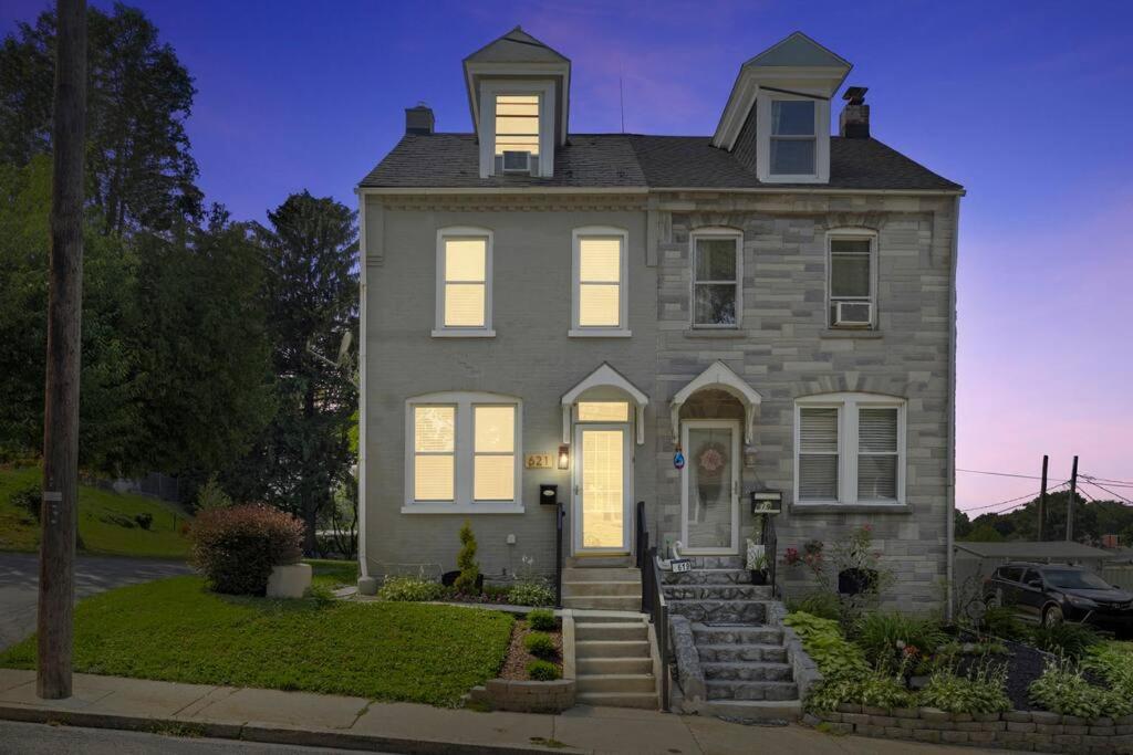 Rare City Home W/ Backyard Fire-Pit & Hottub Lancaster Exterior photo