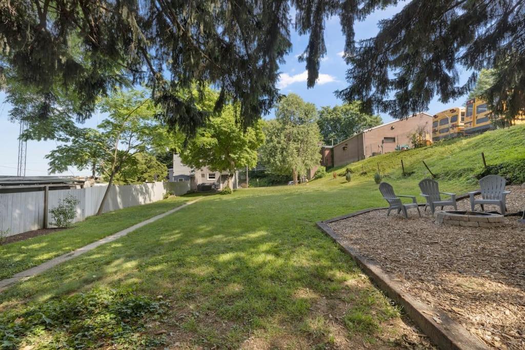 Rare City Home W/ Backyard Fire-Pit & Hottub Lancaster Exterior photo
